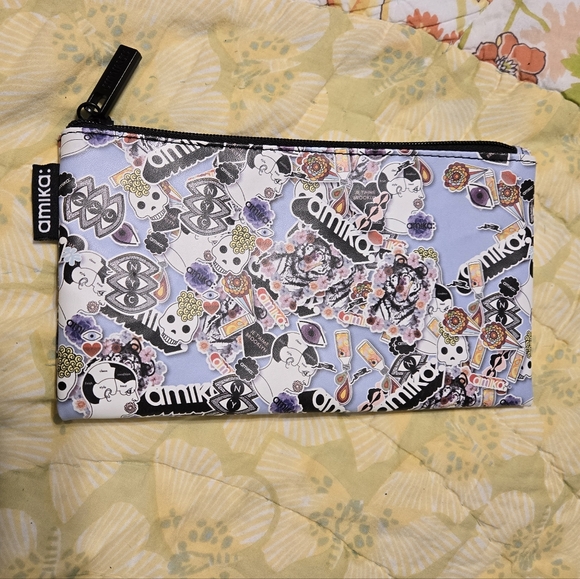 👛 Amika Zippered Make-Up Bag NYC - Picture 1 of 3